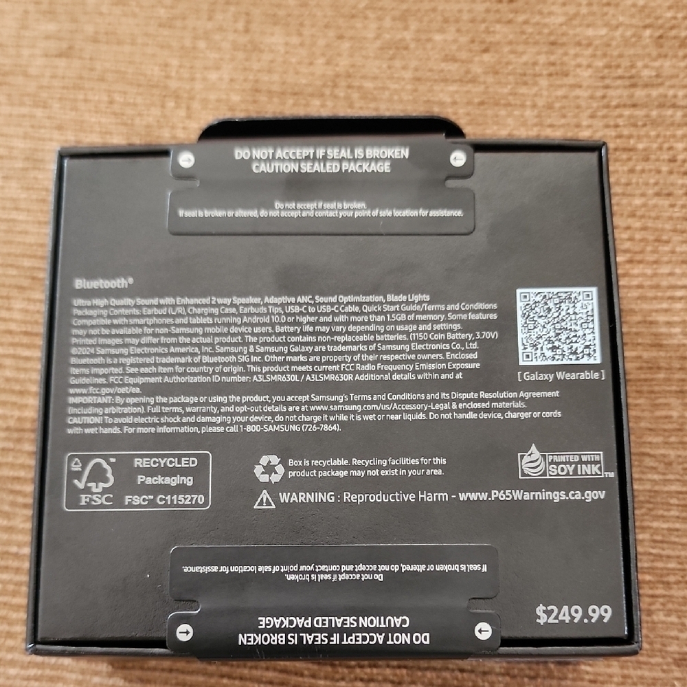 Samsung Galaxy Buds3 Pro in White - Picture 3 of 5